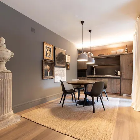 Escape - Charm In The Heart Of The Apartment *
