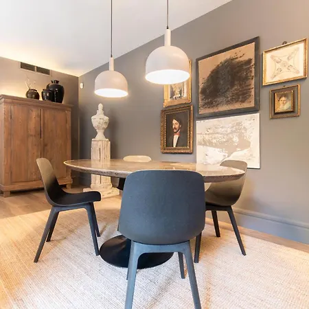 Escape - Charm In The Heart Of The Apartment *