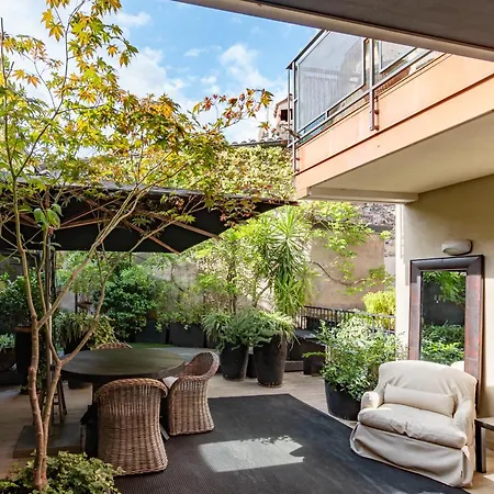 Escape - Charm In The Heart Of The Apartment *