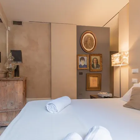 Escape - Charm In The Heart Of The Apartamento *