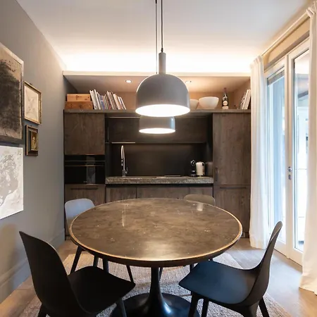 Escape - Charm In The Heart Of The * Iseo